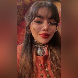 Meet your Posher, 🌻Alex🌻